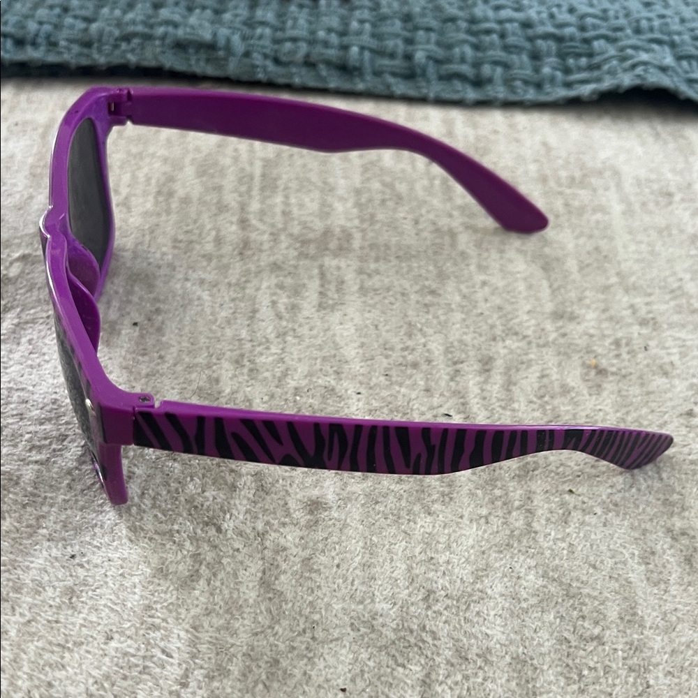 Wayfarer Sunglasses Purple Zebra Style Sunglasses Tinted Lens New - Picture 2 of 2
